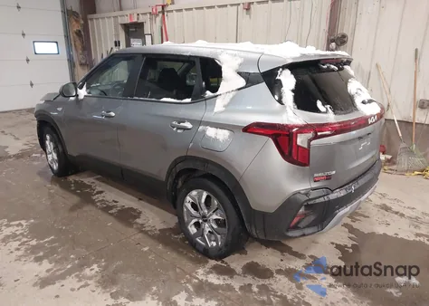 2024 Kia Seltos Lx z USA, uszkodzony, nr VIN KNDEPCAA9R7517019